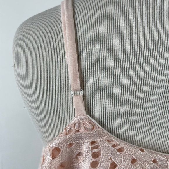 Everly Pink Lace Cold Shoulder Tank Size Medium - Picture 3 of 7
